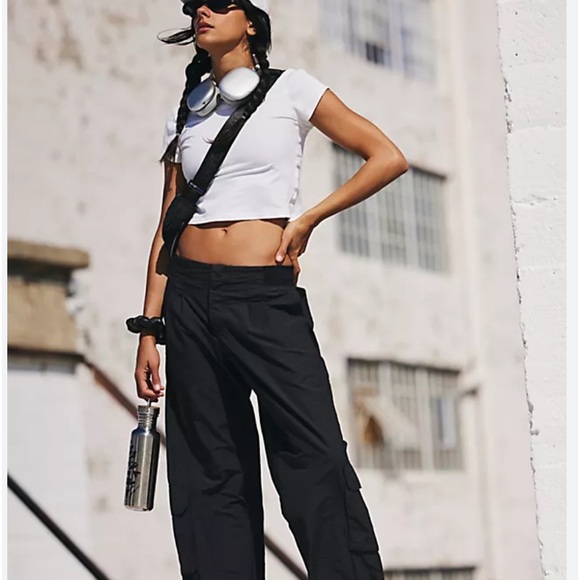 Mesmerize Me Pants -
COLOR- BLOSSOM
NWOT
FP Movement - Picture 5 of 9